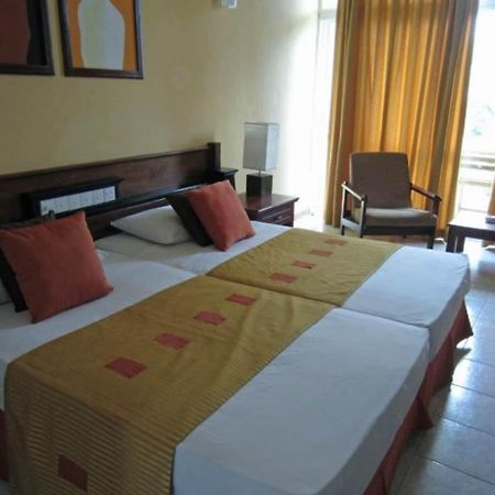 Induruwa Beach Resort Экстерьер фото