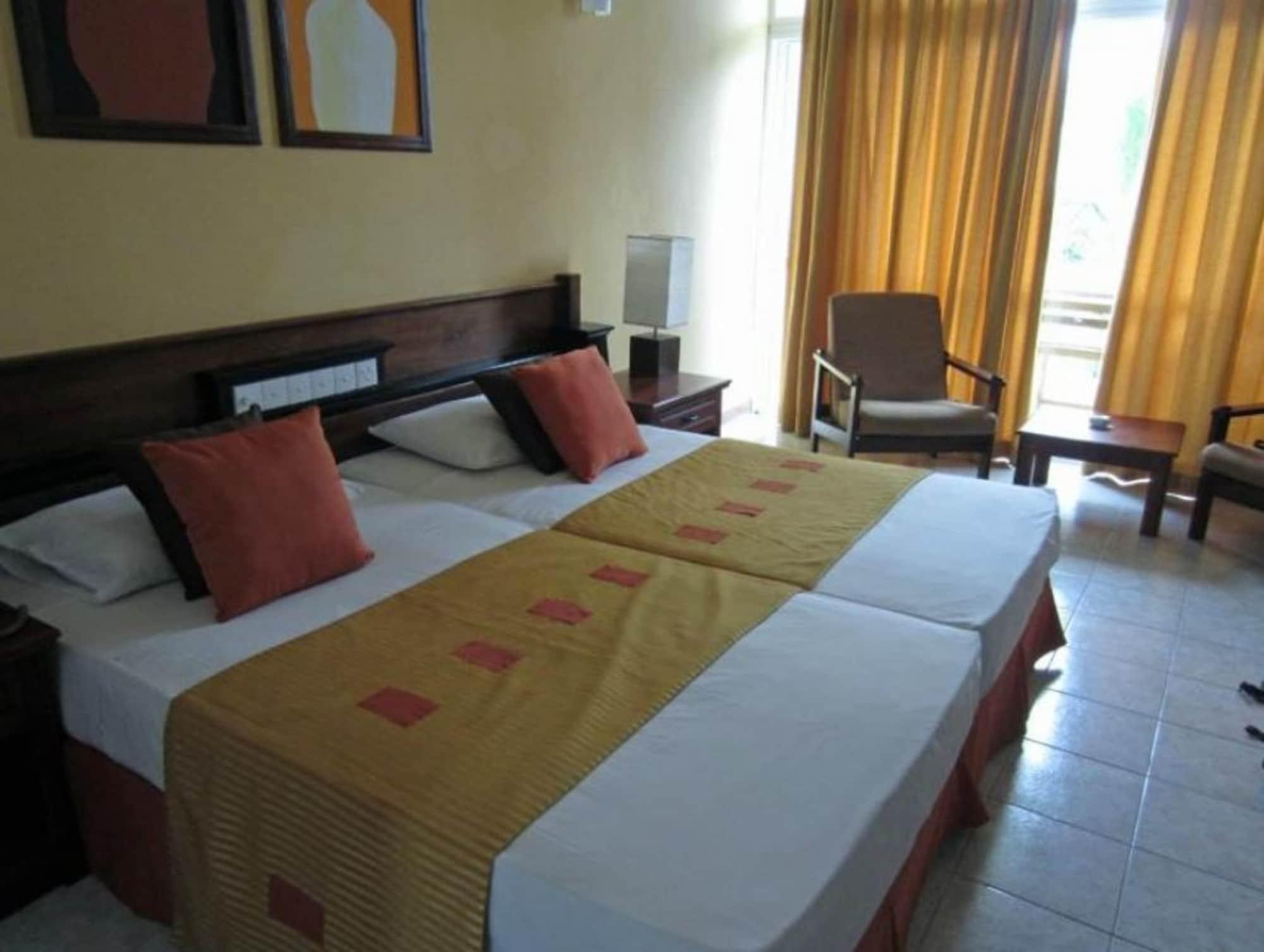Induruwa Beach Resort Экстерьер фото