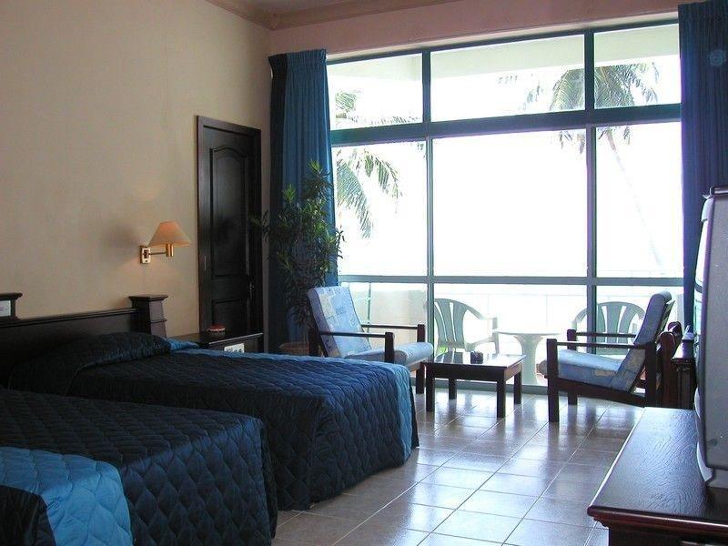 Induruwa Beach Resort Экстерьер фото